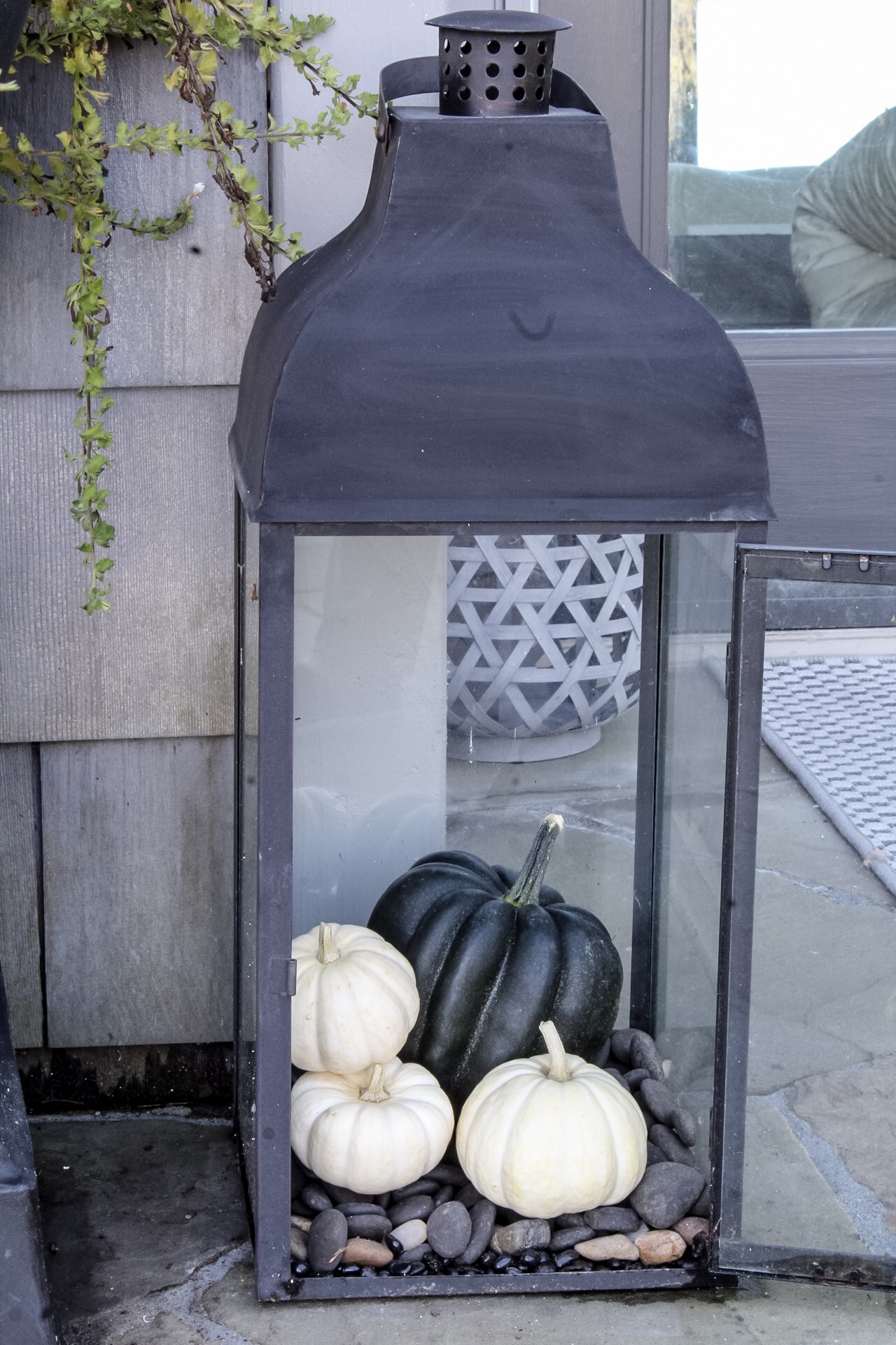 Monochromatic Heirloom Pumpkin Porch Design
